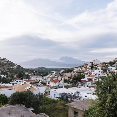 Lychnos Apartments Камиларион Екстериор снимка