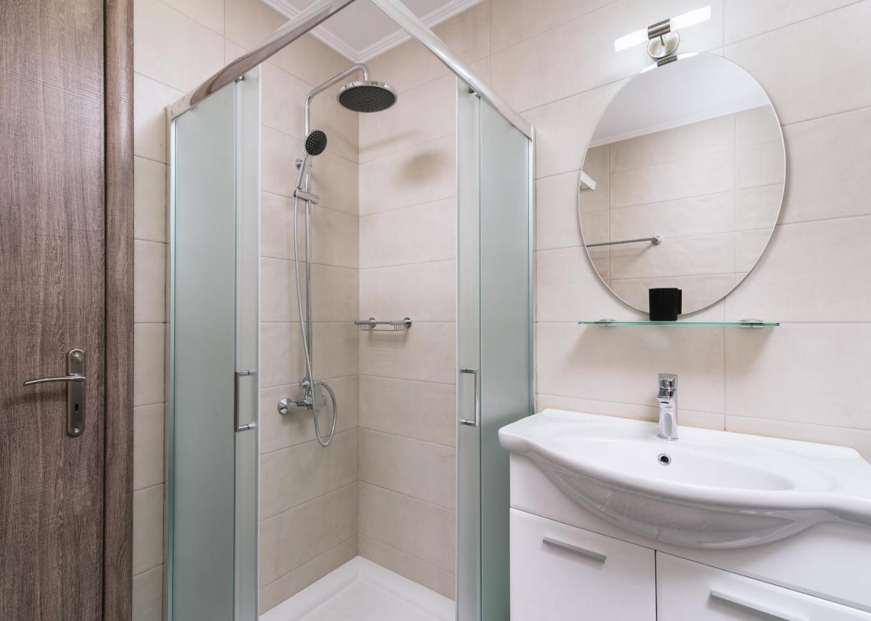 Lychnos Apartments Камиларион Екстериор снимка