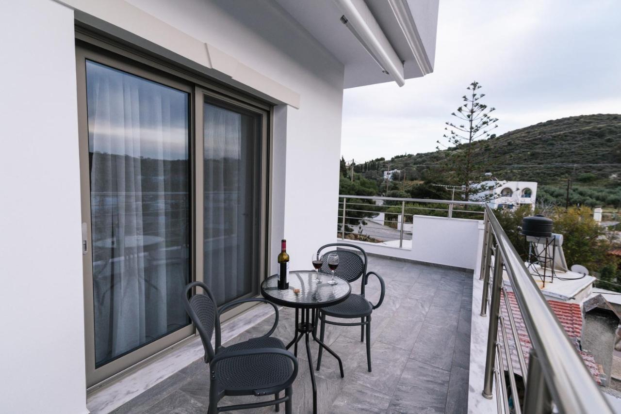 Lychnos Apartments Камиларион Екстериор снимка