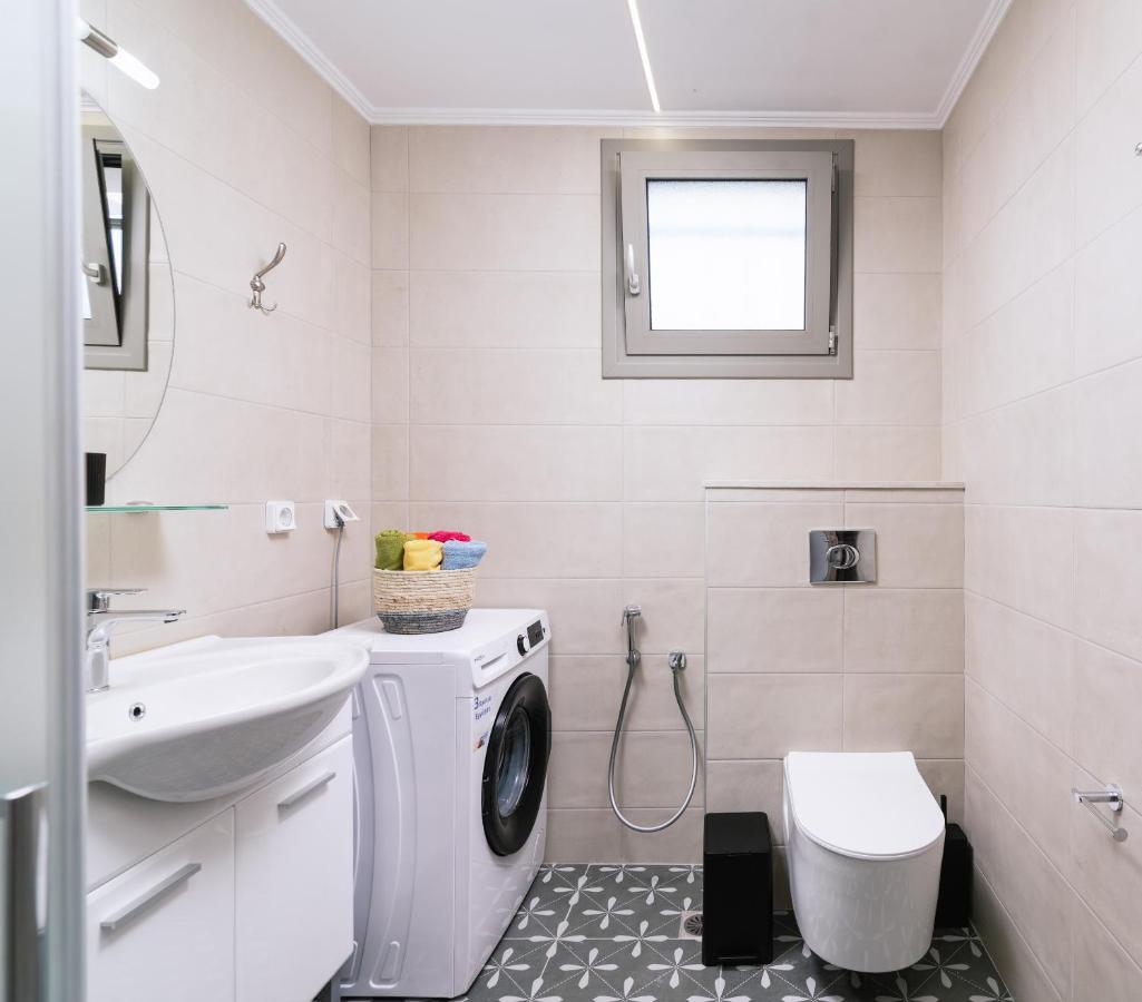 Lychnos Apartments Камиларион Екстериор снимка