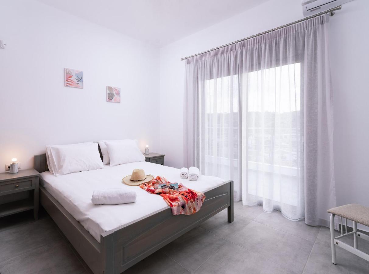 Lychnos Apartments Камиларион Екстериор снимка