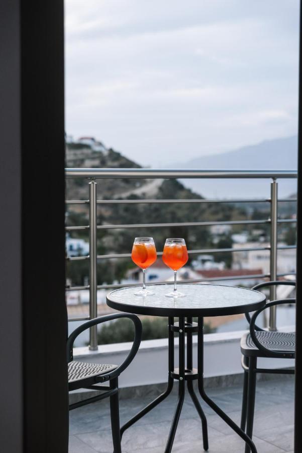 Lychnos Apartments Камиларион Екстериор снимка