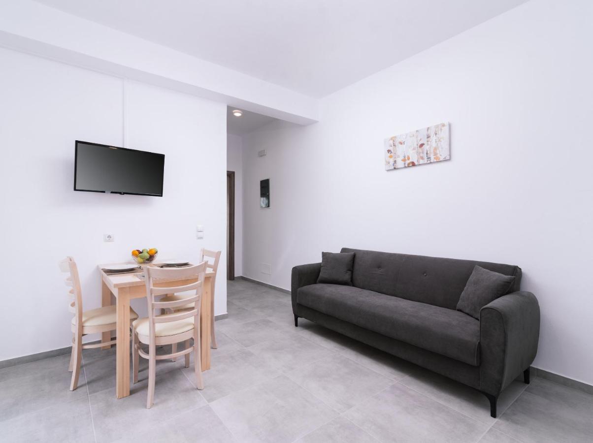 Lychnos Apartments Камиларион Екстериор снимка